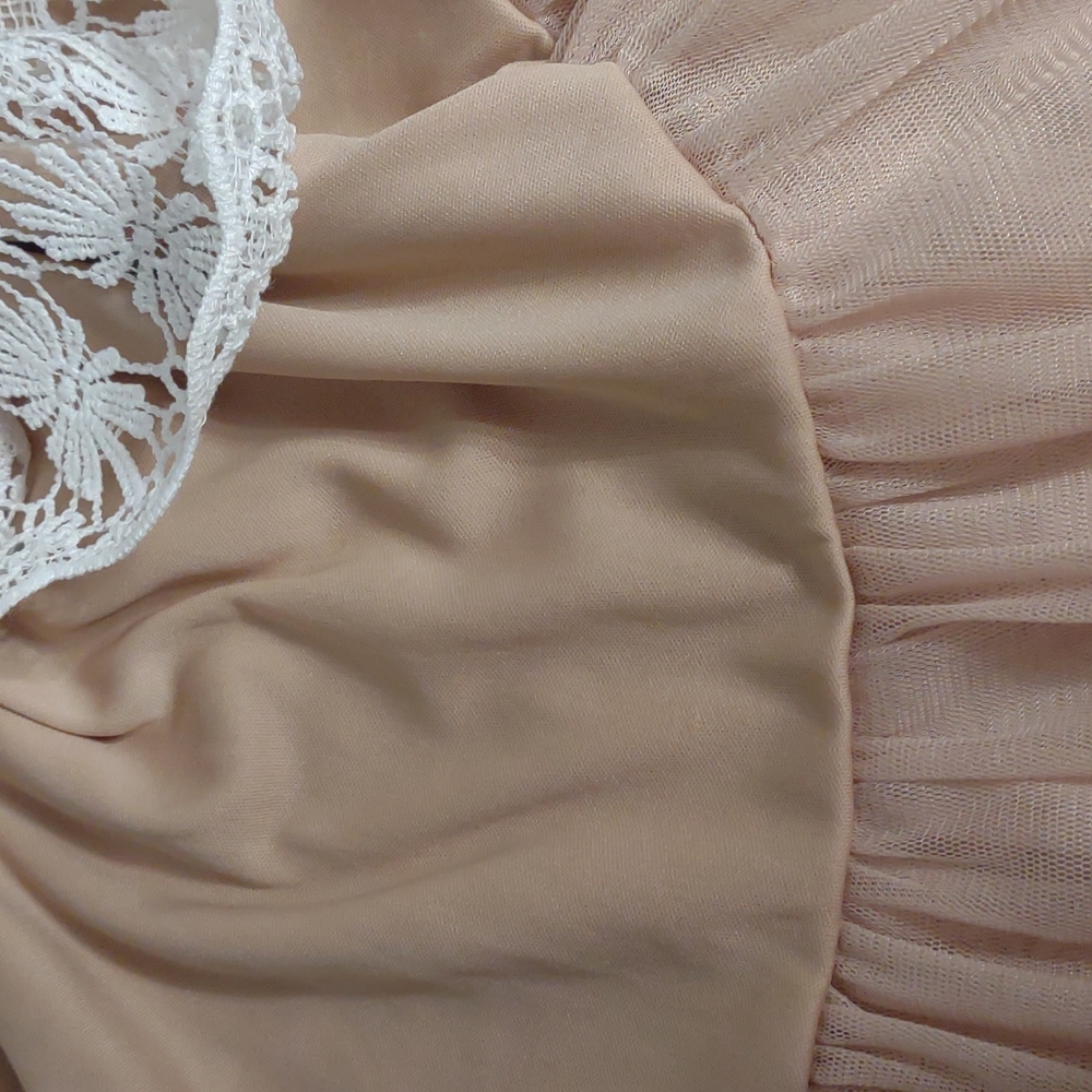 FREE w/ Bundle Francesca's Tan Dress White Lace Overlay & Cutout Chest Small - Picture 10 of 15